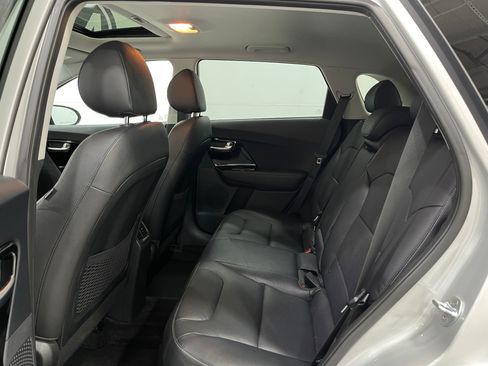 Used 2017 Kia Niro Touring image 30