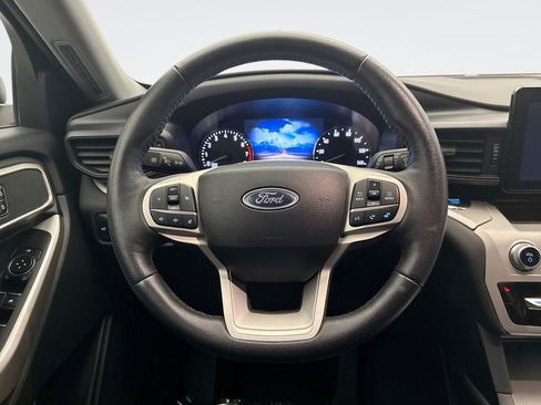 Used 2023 Ford Explorer XLT AWD/4WD image 12