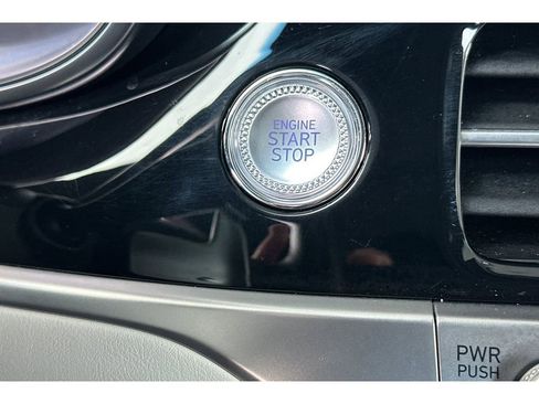 Used 2024 Genesis G70 2.5T image 25