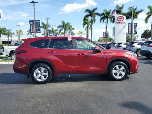 Used 2025 Toyota Highlander LE image 13