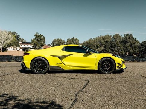 Used 2024 Chevrolet Corvette Z06 RWD image 8