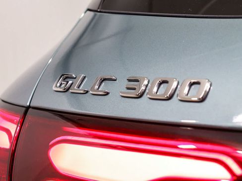 Used 2026 Mercedes-Benz GLC 300 image 12
