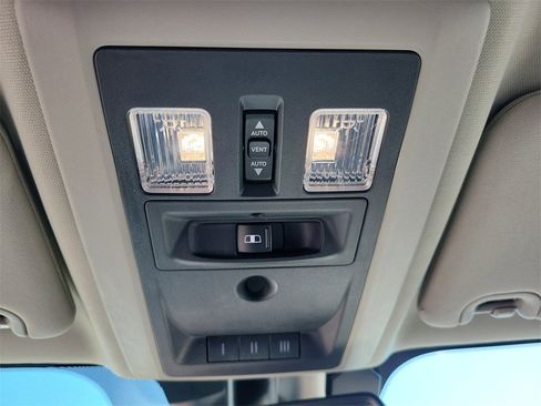 Used 2018 RAM 1500 Laramie image 31