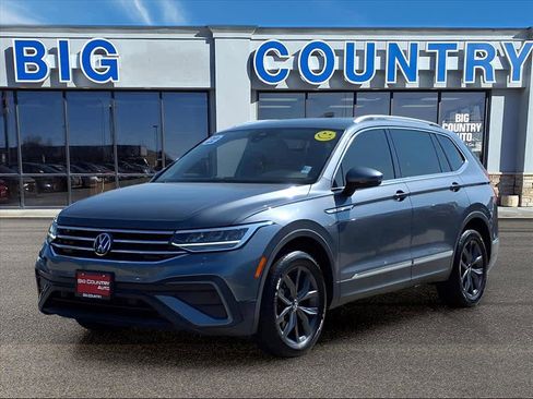 Used 2022 Volkswagen Tiguan SE image 1
