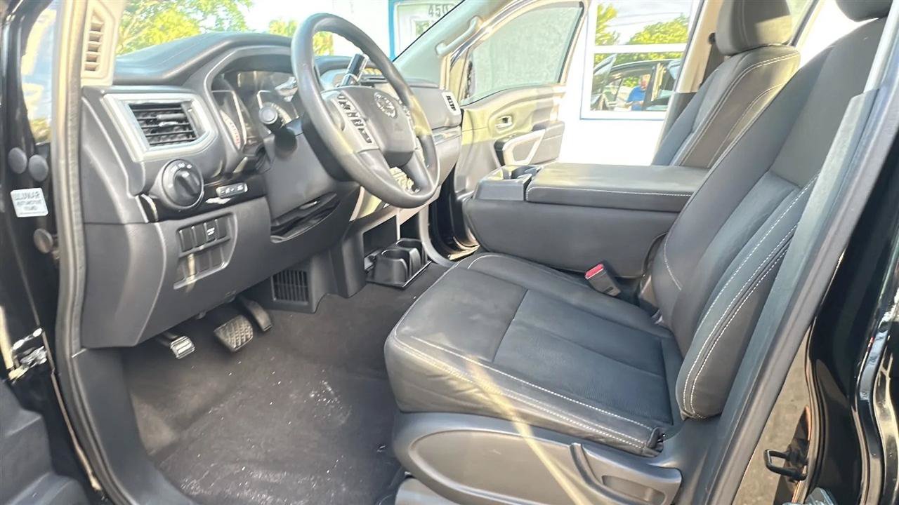 Used 2017 Nissan Titan SV RWD image 19