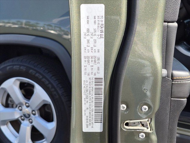 Used 2018 Jeep Compass Latitude w/ Popular Equipment Group FWD image 23