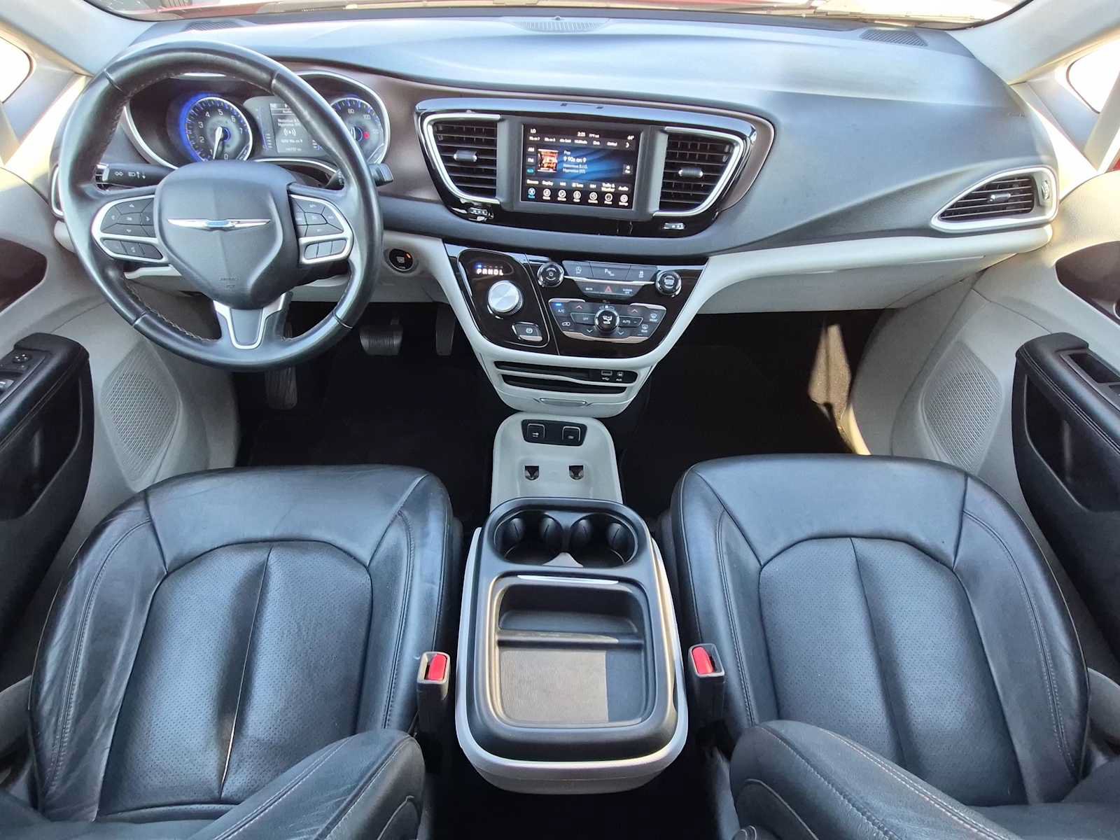 Used 2018 Chrysler Pacifica Touring-L FWD image 14
