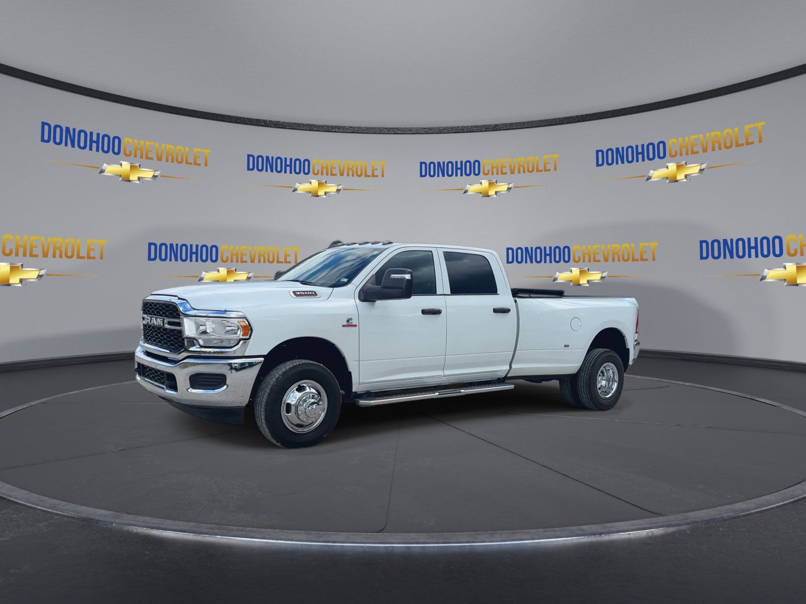 Used 2024 RAM 3500 Tradesman w/ Chrome Appearance Group AWD/4WD image 7