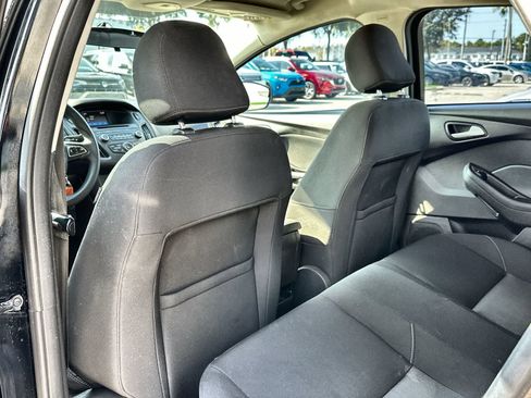 Used 2016 Ford Focus SE w/ SE Power Seat Package image 12