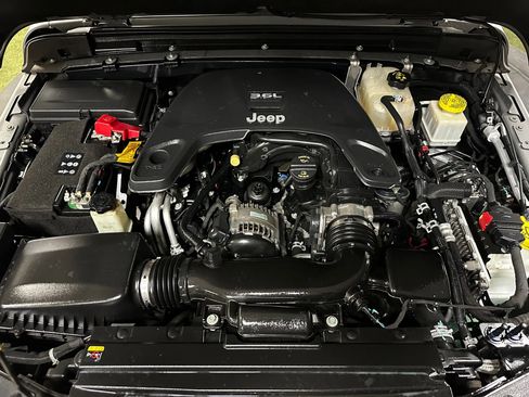 Used 2021 Jeep Gladiator Sport image 22