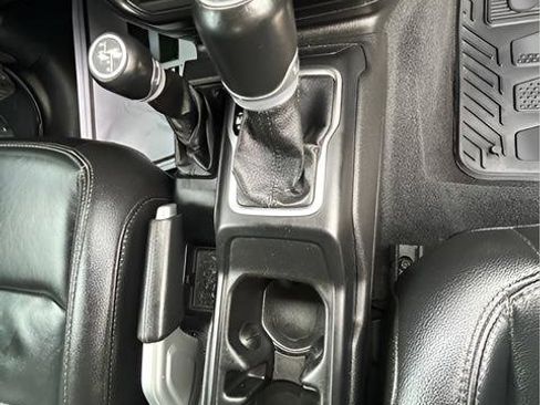 Used 2021 Jeep Wrangler Unlimited Sahara AWD/4WD image 18