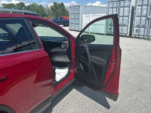 Used 2018 Toyota RAV4 LE AWD/4WD image 44