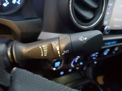 Used 2021 Toyota Tacoma TRD Sport w/ Technology Package image 36