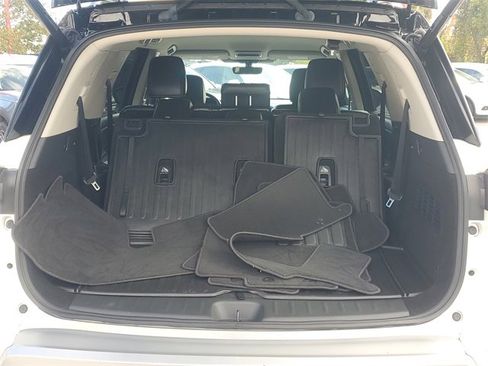 Used 2023 Nissan Pathfinder SL w/ Lighting Package (N92) image 9