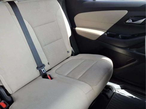 Used 2023 Chevrolet Traverse LS FWD image 18