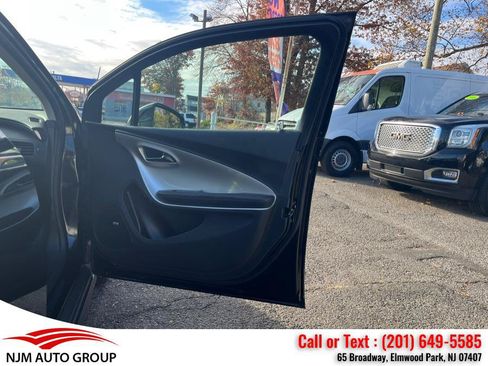 Used 2014 Chevrolet Volt w/ Enhanced Safety Package 2 FWD image 37