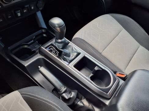 Used 2021 Toyota Tacoma TRD Off-Road w/ Technology Package AWD/4WD image 21