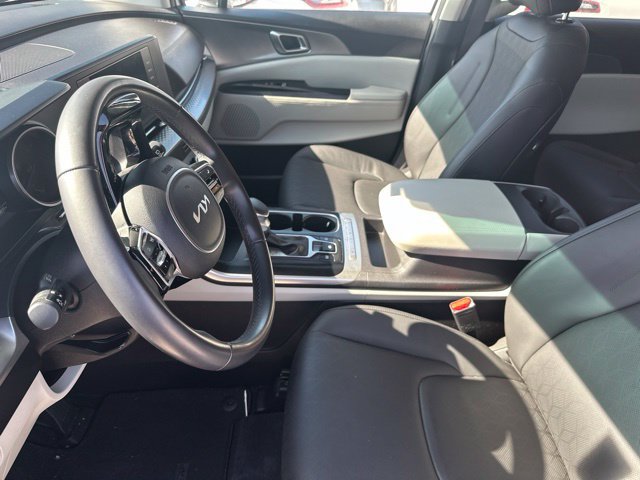 Used 2024 Kia Carnival LX FWD image 13