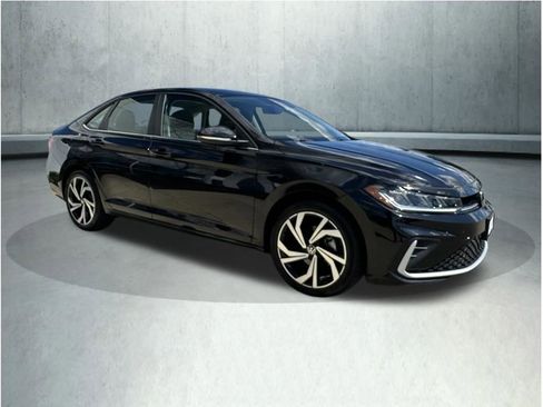 Used 2025 Volkswagen Jetta SEL FWD image 4