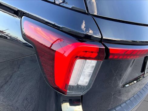 Used 2025 Ford Explorer ST-Line w/ ST-Line Street Pack AWD/4WD image 29