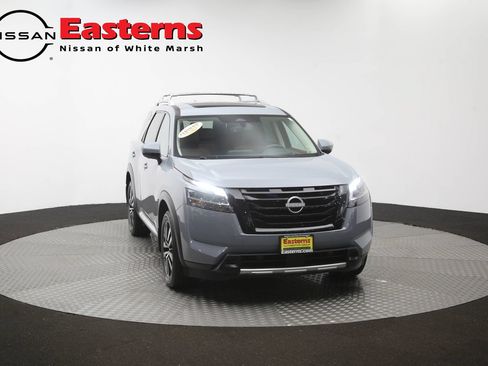 Used 2024 Nissan Pathfinder Platinum w/ Black Appearance Package AWD/4WD image 55