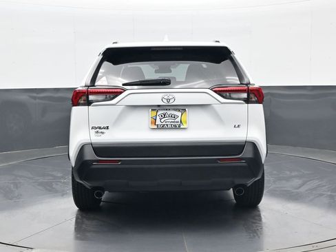 Used 2020 Toyota RAV4 LE FWD image 6