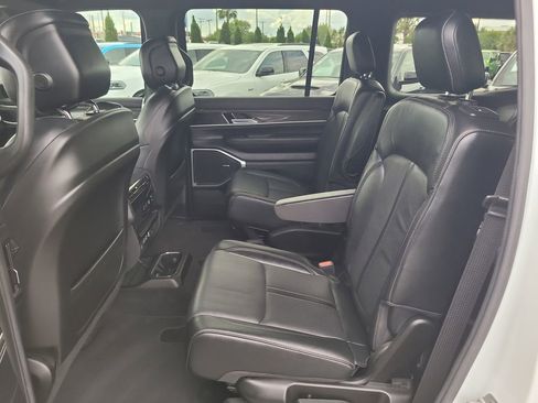 Certified 2022 Jeep Wagoneer Series III w/ Flexible Seating Group RWD image 14