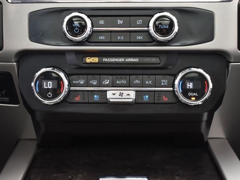 Used 2022 Ford F250 Lariat w/ Black Appearance Package image 35