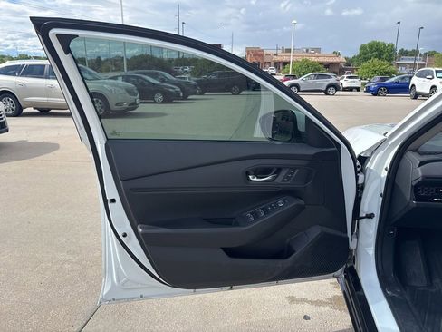 Used 2023 Honda Accord EX-L image 9