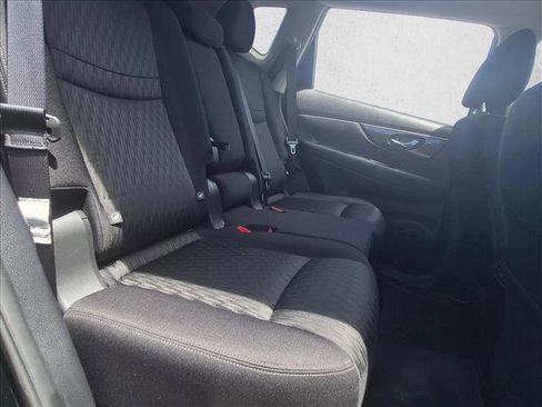 Used 2019 Nissan Rogue SV w/ Premium Package FWD image 14