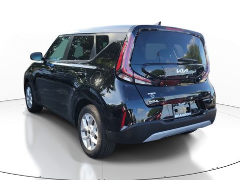 Used 2025 Kia Soul LX w/ LX Technology Package FWD image 5