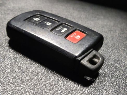 Used 2017 Toyota Camry XLE image 32