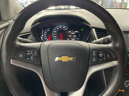 Used 2017 Chevrolet Trax LT w/ LT Convenience Package FWD image 27