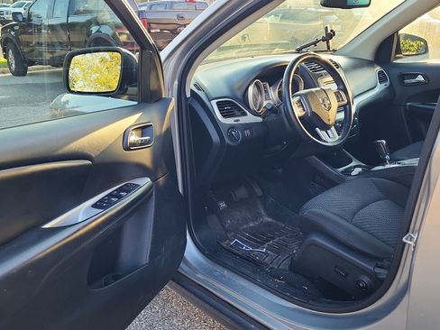 Used 2020 Dodge Journey SE w/ SE Popular Equipment Group FWD image 10