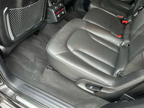 Used 2014 Audi Q7 3.0T S line Prestige w/ S Line Package image 25