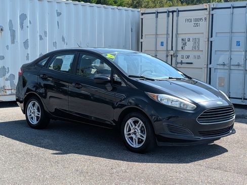 Used 2017 Ford Fiesta SE FWD image 3
