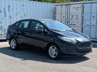 Used 2017 Ford Fiesta SE FWD video 3
