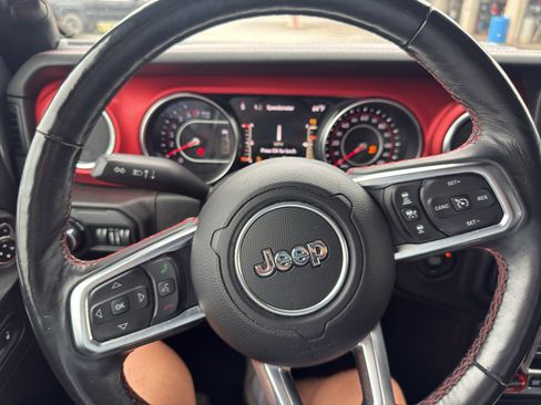 Used 2019 Jeep Wrangler Unlimited Rubicon AWD/4WD image 12