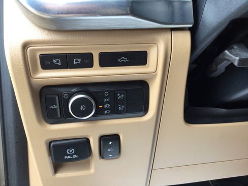 Used 2022 Ford F150 Lariat image 13