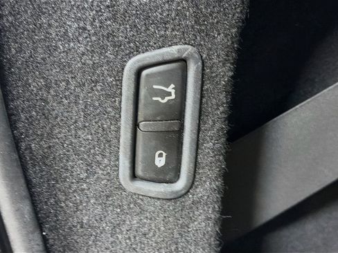 Used 2018 Maserati Levante GranLusso AWD/4WD image 12