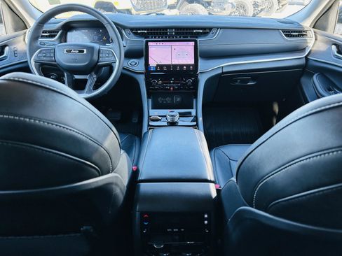 Used 2023 Jeep Grand Cherokee L Limited w/ Black Appearance Package image 26