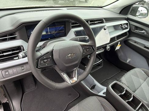 New 2027 Chevrolet Bolt LT w/ Comfort Package FWD image 17