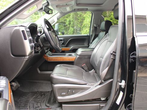 Used 2019 Chevrolet Silverado 2500 High Country w/ Duramax Plus Package AWD/4WD image 16