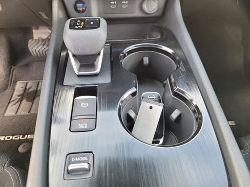 Used 2025 Nissan Rogue SV FWD image 26