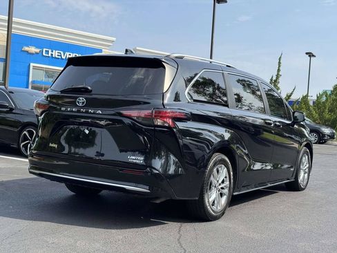 Used 2021 Toyota Sienna Limited FWD image 24