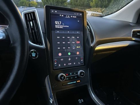 Used 2022 Ford Edge Titanium image 25