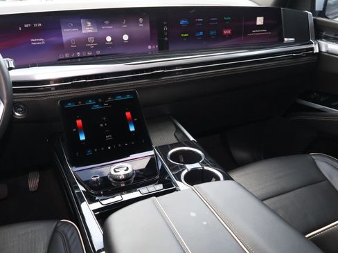 Certified 2025 Cadillac Escalade Sport w/ Touring Package image 18