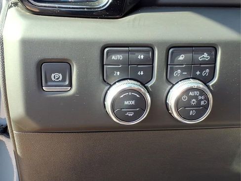 Used 2025 GMC Sierra 1500 AT4 w/ AT4 Premium Package AWD/4WD image 19