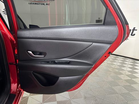 Used 2023 Hyundai Elantra Limited w/ Preferred Accessory Package FWD image 29