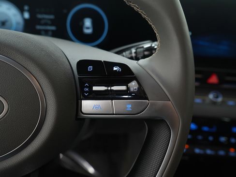 Used 2025 Hyundai Elantra SEL image 24